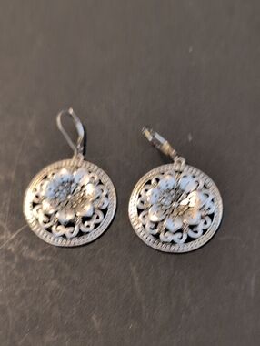 Lovely Silver Tone Floral Filigree Drop Earrings - Women Jewelry